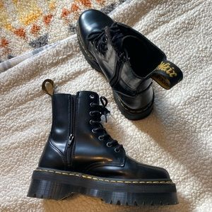 BRAND NEW - Never worn Dr. Martin’s Jadon